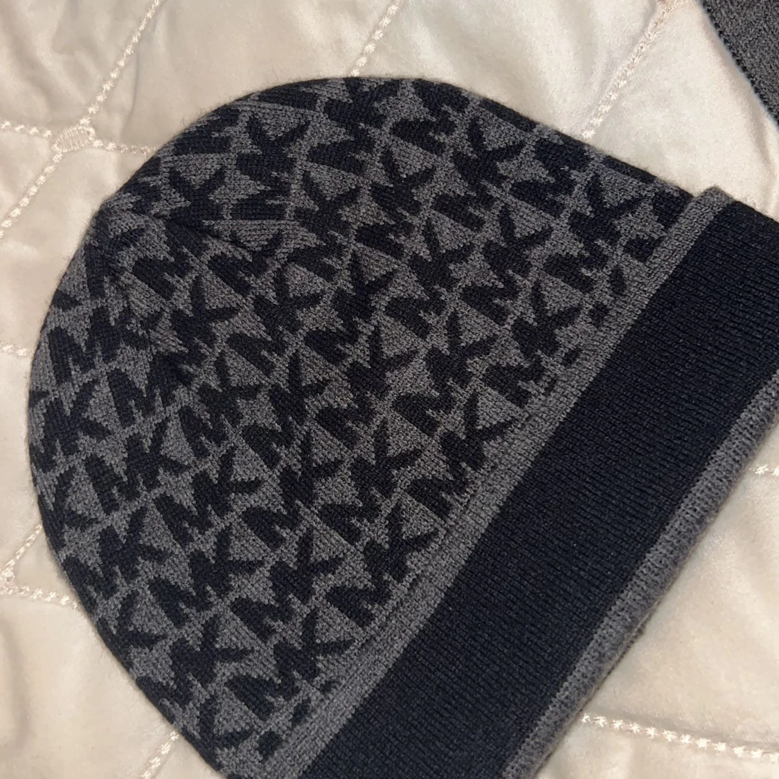 Säljer äkta michael kors halsduk och mössa! - 91