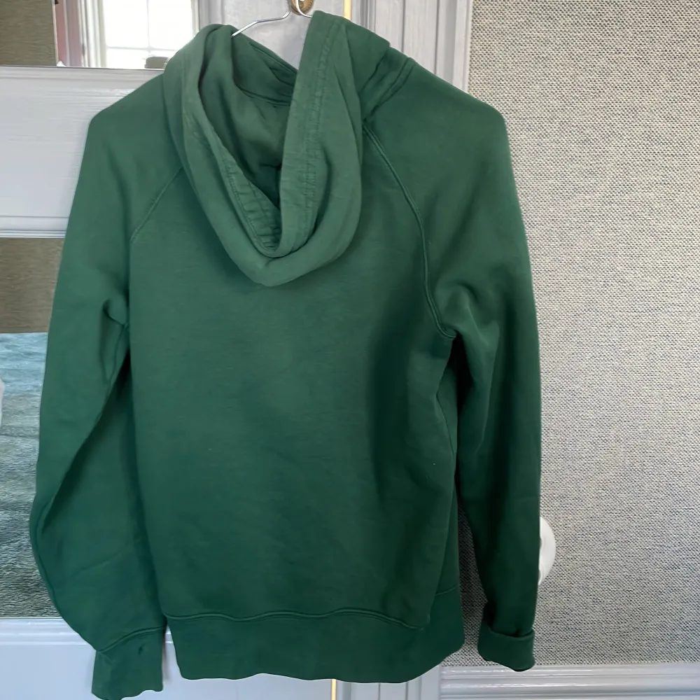 Snygg grön gant hoodie använd Max 10ggr. Tröjor & Koftor.
