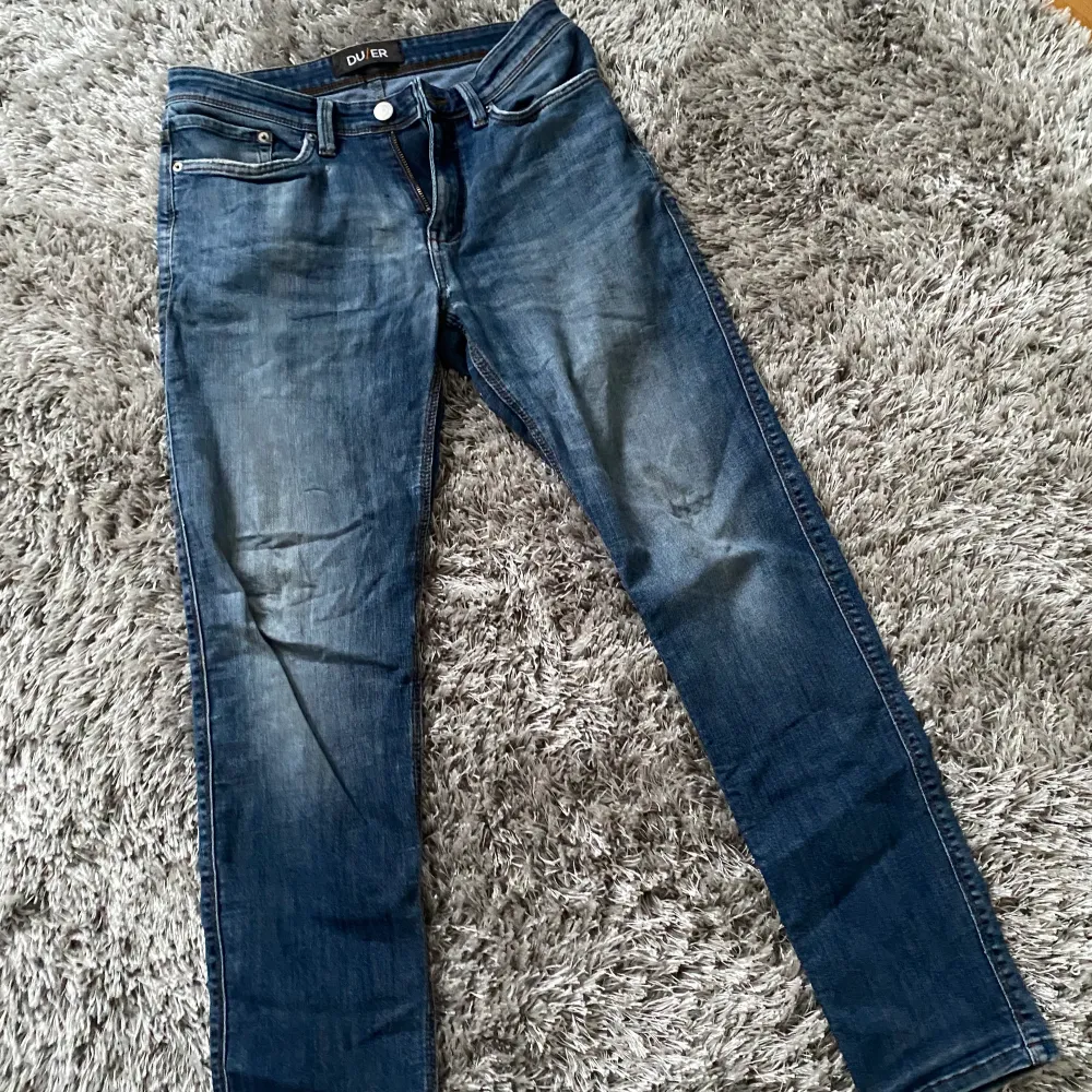 Snygga Jeans med luftig passform. Materialet är lent och mjukt, känns knappt som jeans mot benet. Jag va otroligt nöjd med dem innan dem blev för små.. Jeans & Byxor.