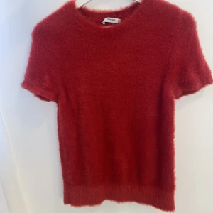 ”Fluffig” tröja - Så snygg tröja i fluffigt material! Gör verkligen en outfit❤️