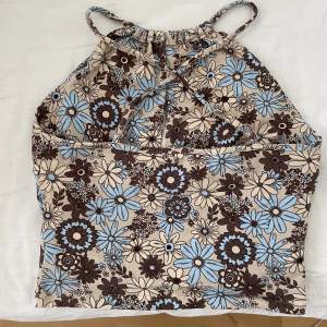 Säljer detta söta linne från Bikbok. Enast använda ca. 2 gånger.💕