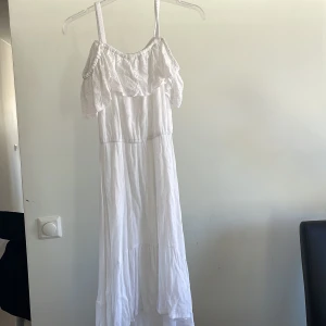 Fin klänning💗 - Säljer denna super fina sommar klänningen💘 Jätte bra skick och endast använd 2 gånger. Hör av er vid intresse!