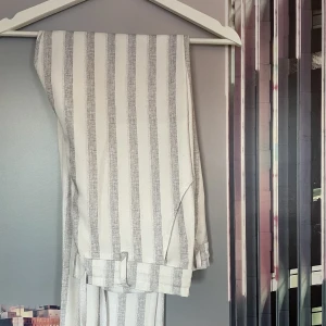 Finbyxor  - Finbyxa i fint skick med raka ben 