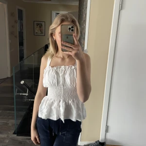 Sommar topp - Super söt sommartopp! Aldrig använd! Banden är justerbara. Köparen står för frakten!🌻