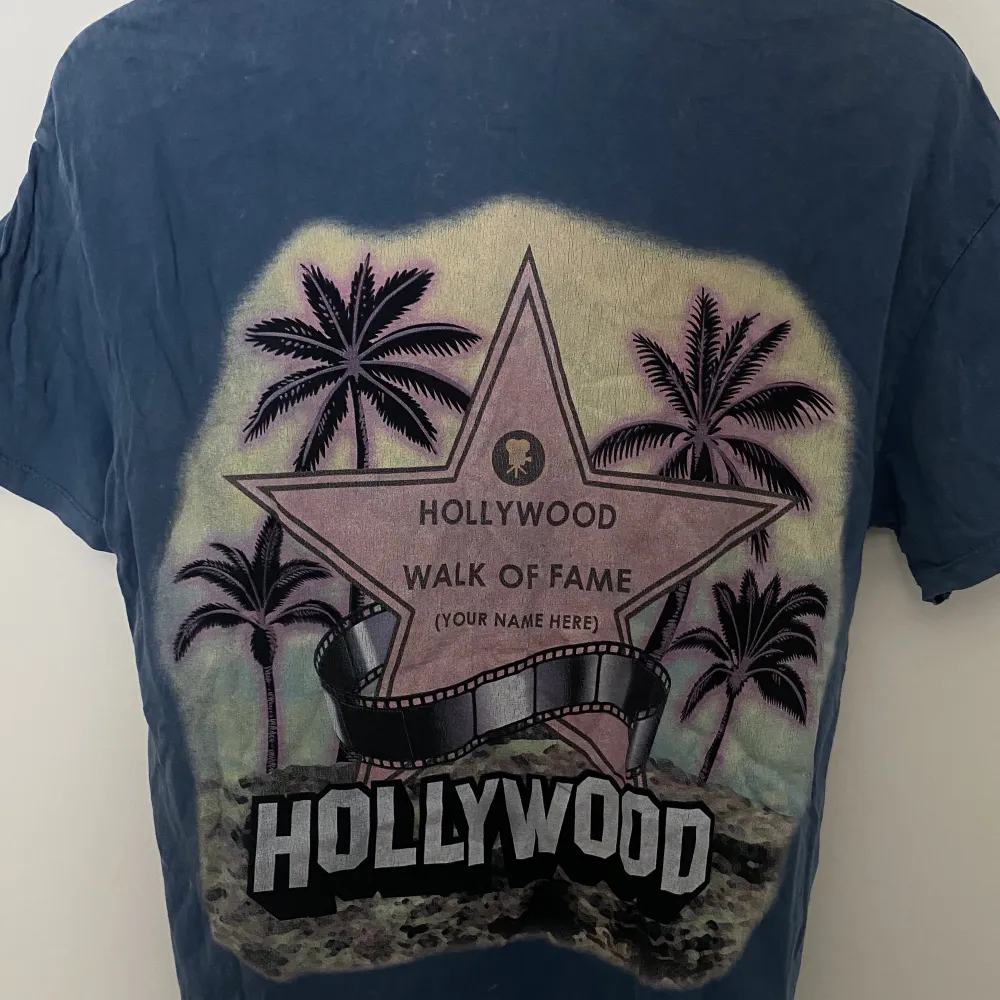 Cool ”vintage” T-shirt från ZARA. Finns ej kvar i butik. Knappt aldrig använd. Pris går att diskuteras och mer bilder vid begäran!. T-shirts.