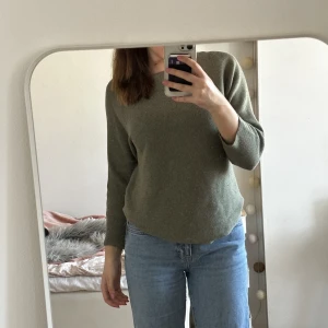 ljusgrön tröja - hör av er vid frågor 💗