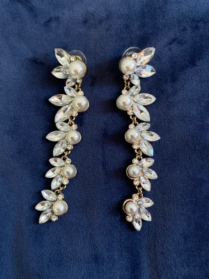 Örhängen  - Långa örhängen med rhinestones 