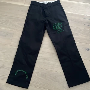 Dickies night lovell merch  - Telephone pants black från night lovells merchdrop 2021. Oanvända