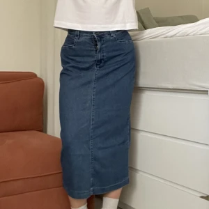 Lång jeanskjol - Lång jeanskjol från Lee.