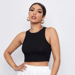 Croppat linne - Croppat linne i storlek small, jättebekvämt🦋 hör av vid intresse eller funderingar 🫶 (säljer även i blått) spårbar frakt på 29kr tillkommer 📦