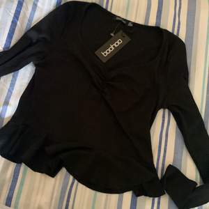 Fin svart tröja köpt från boohoo aldrig använd❤️ strl 42