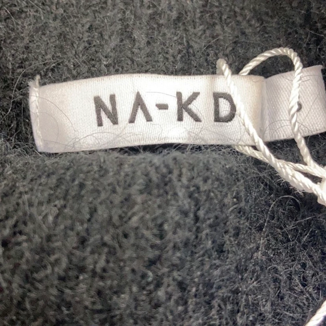 Svart stickad, utsvängda armar  - 91