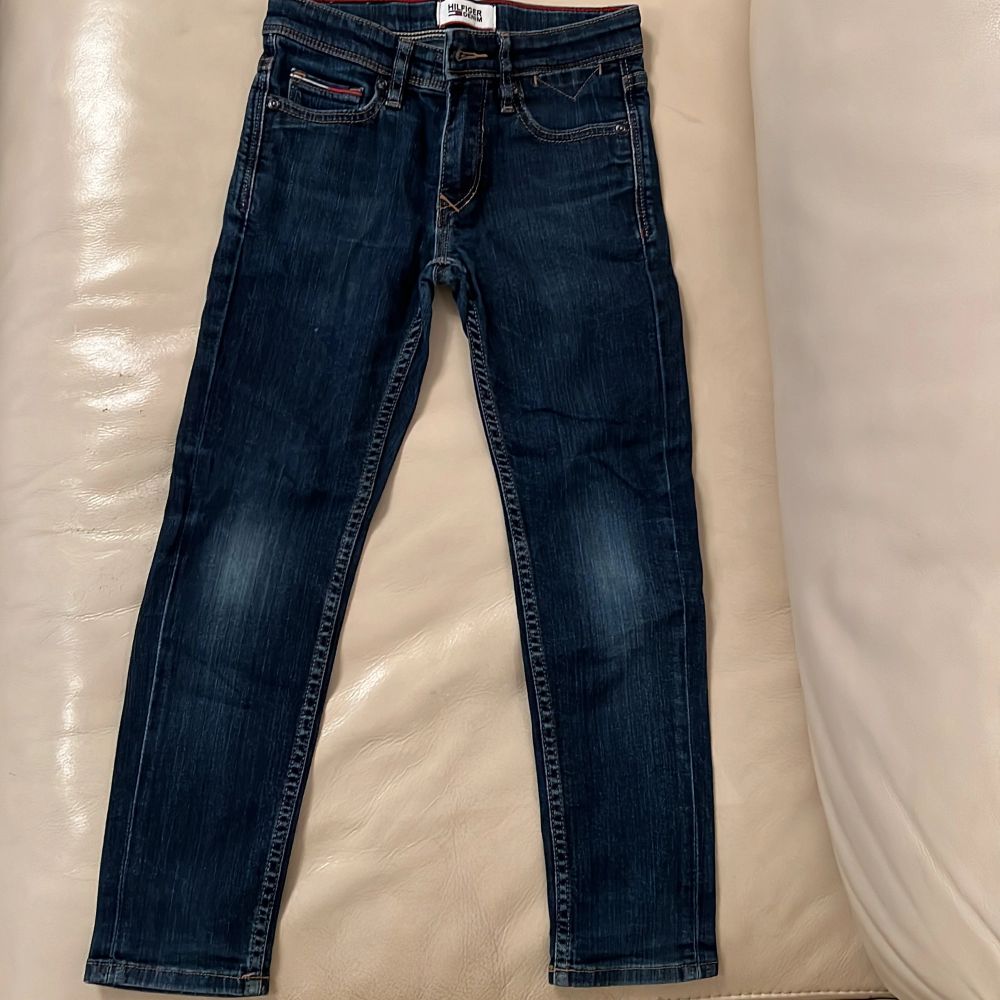 Tommy Hilfiger jeans för barn | Plick Second Hand