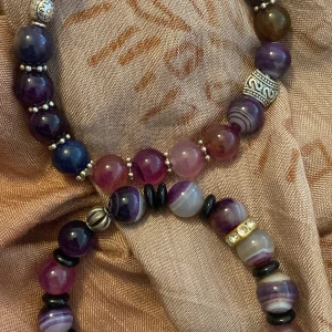 Handgjorda smycken & anpassade smyckem - Hej! Säljer handgjorda och anpassade smycken.  Hög kvalitet  multicolor jade armband 149 kr st ink. Frakt