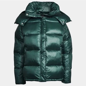 Bikbok jacka  - SÖKER!!! denna jacka i svart eller grön storlek xs/S💟💟 hör av er om ni kan tänka er sälja den💟