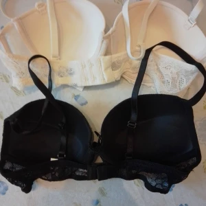 Bh - Gina Tricot lingerie lace. Svart och beige.