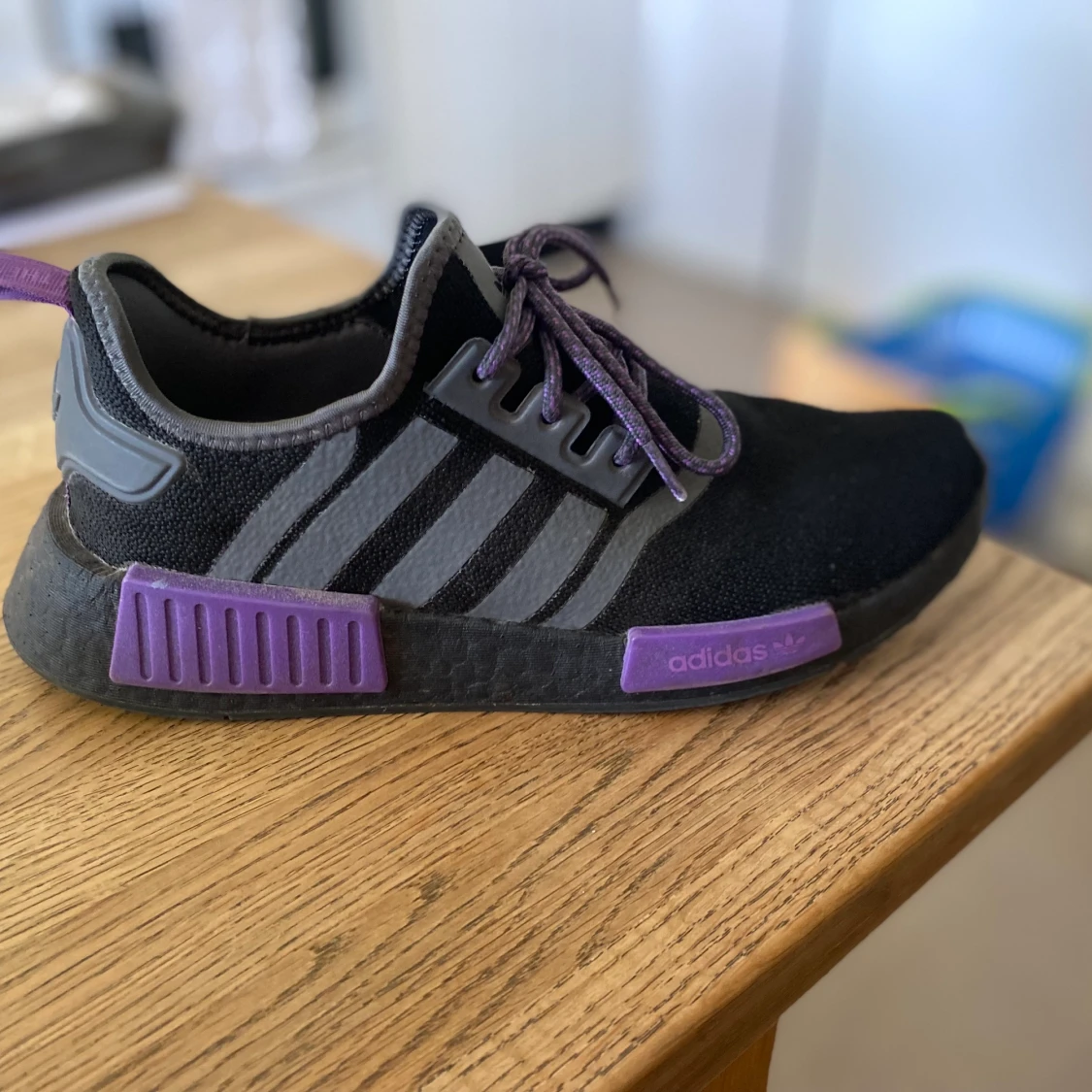Nmd_r1 purple black strl 39 1/3 ny pris 1500kr