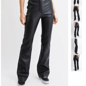 Läderbyxor - säljer då jag inte använder dom alls, de är i fint skick och nypris är 500kr❤️‍🔥