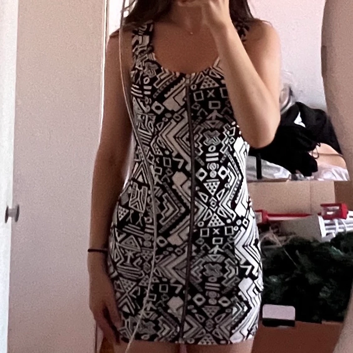 En svart och vit klänning  - 90