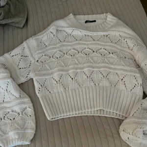 Stickad tröja -  perfekt nu för julen använd bara en gång från Gina 