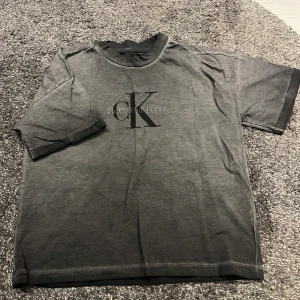 Calvin Klein - croptop t-shirt från Calvin Klein