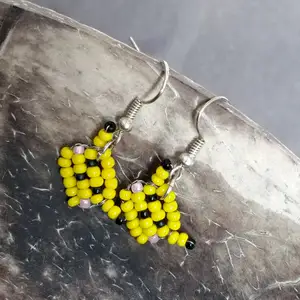 Handgjorda pikachu-örhängen 💛fri frakt (ej spårbar). Endast swish 