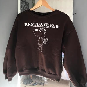 Sweatshirt  - Söt sweatshirt, lite nopprig men tjockt och skönt material. Köparen står för frakten💙