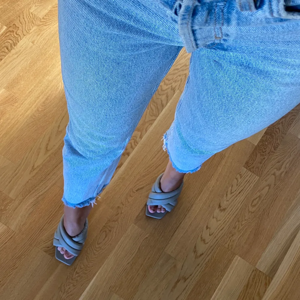 Blåa ankel jeans från zara, frakt tillkommer!⚡️⚡️ . Jeans & Byxor.