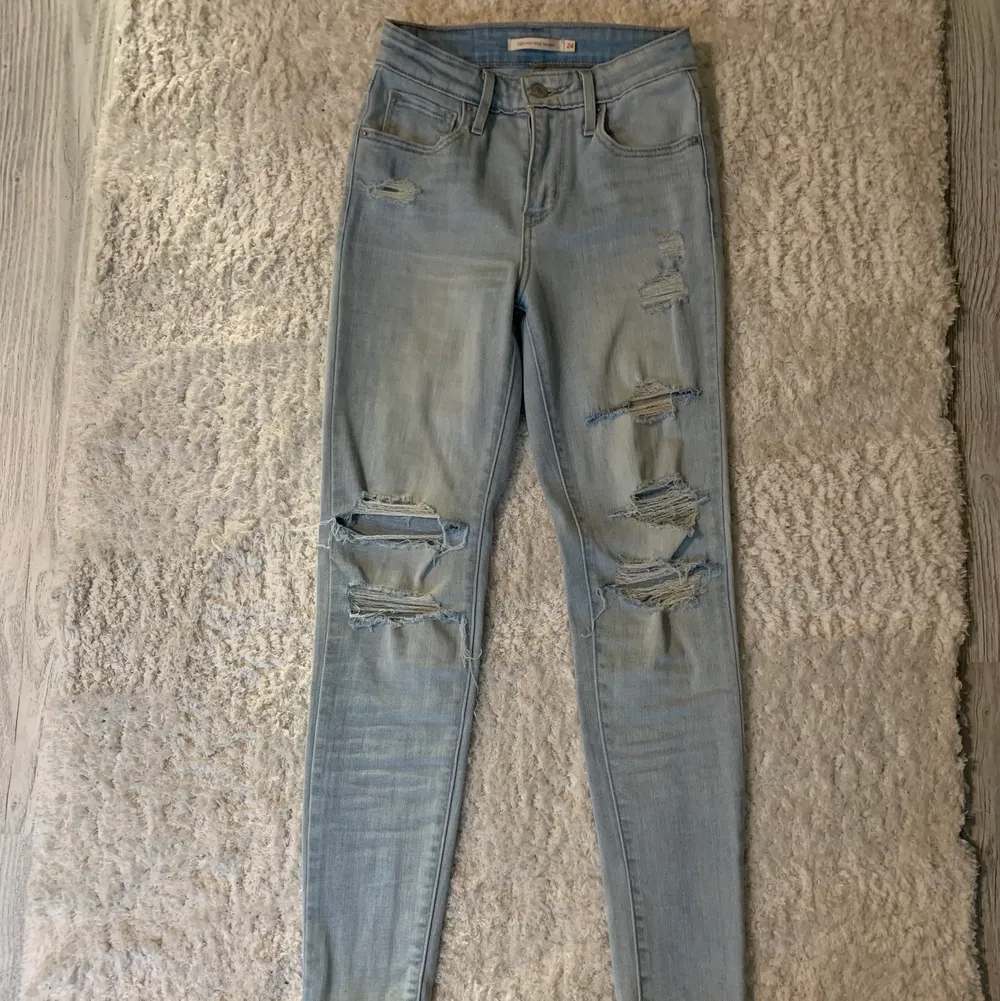 NYA oanvända Levi’s high rise skinny jeans.  Kan fraktas då köparen står för fraktkostnaden.  . Jeans & Byxor.