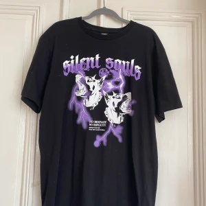 Graphic t-shirt - Från new yorker nahh passade inte min stil bara. somsagt andvänd Max tre gånger🤭