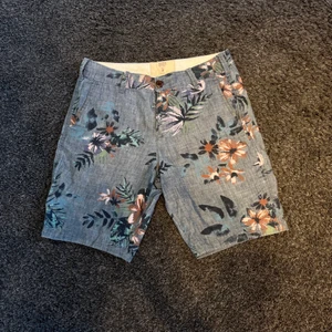 Hollister shorts - Skick: 9/10 Storlek: 28  Passar: M Orginalpris: 399kr