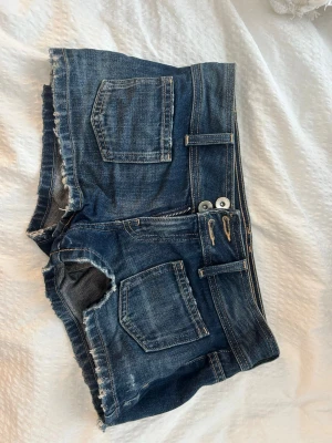 Mörkblå jeansshorts - Snygga mörkblå jeansshorts. 