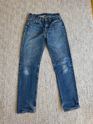 A.P.C Selvedge jeans - Apc jeans - Storlek: W31 - skick: 8/10(näst översta knapphålet sönder) - Nypris runt 3000kr Bara att höra av sig vid minsta fundering!🤩