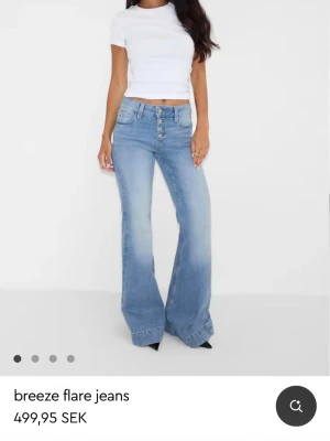 Gina Tricot breeze flare jeans - Helt slutsålda på ginas hemsida, är använda en gång och säljer då de inte passade!