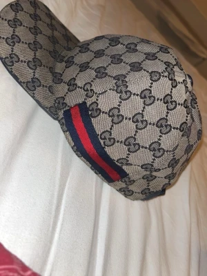 Gucci keps ÄKTA MED KVITTO  - Äkta. storlek M passar L och S, finns box och kvitto