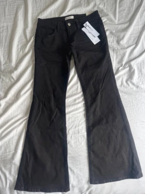 Helt nya gina low jeans - Helt nya!!! Low petite 38. Helt slutsåld online. Ny pris 399
