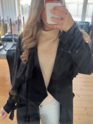 Stickad halterneck - Snygg stickad halterneck topp från Gina Tricot 💗 Sitter som en XS/S, inga defekter eller liknande.