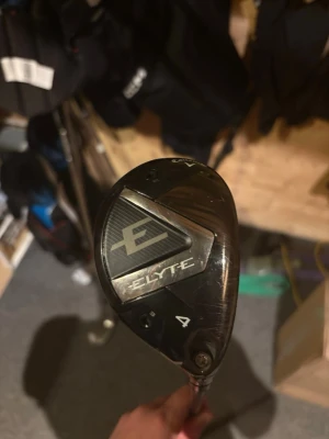  ELYTE 4 hybrid - Elyte 4 hybrid med denali 60g 5,5 skaft regular. Headcover ingår 