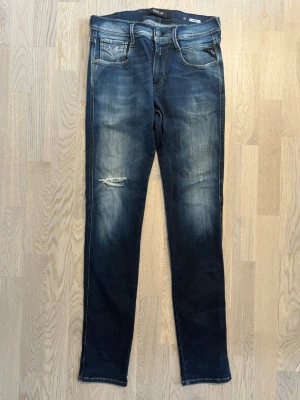Replay jeans - Replay jeans | Modell: Anbass | Storlek 30/32 | Bra skick | Midja: 37,5cm Ytterben: 104cm