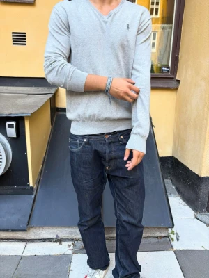 Ralph Lauren Tröja - Tröja från Ralph Lauren (slim fit) Väldigt bra skick! Modellen är 180cm och väger 70kg
