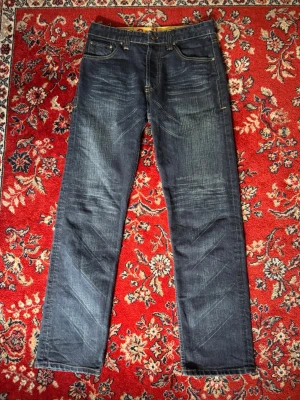  Vintage Levis redloop jeans  - Säljer ni dessa riktigt snygga vintage Levis redloop mått syns på bilderna. Skriv om du undrar över något