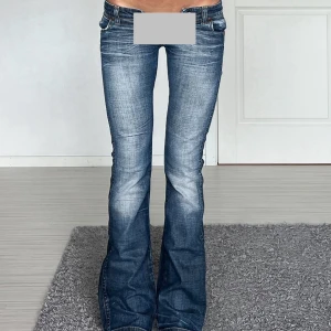 Wrangler jeans - midjemått: 40cm rakt över, innerbenslängd: 80cm 💗 
