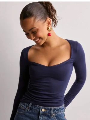 Nelly Romance shape top - Säljer pga beställt fel storlek. Har testat på några gånger så nästan helt ny .