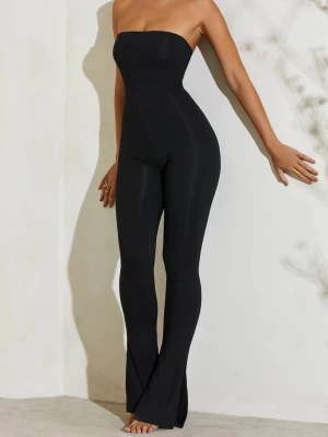 Oh polly flared jumpsuit - Oh polly jumpsuit helt oanvänd med prislapp kvar. Originalpris 750kr.
