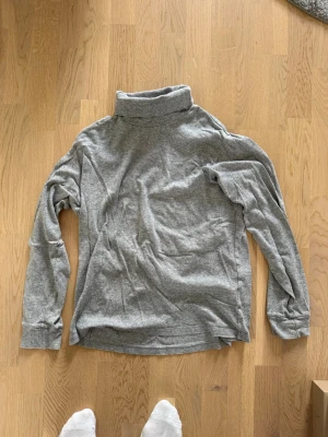 Polo tröja - uniqlo polotröja ljusgrå långärmad