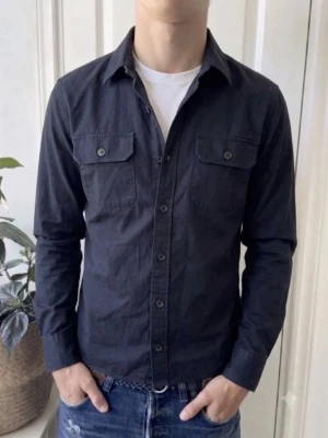 Overshirt - Fet och helny overshirt från slected homme, storlek S inga alls defekter och använd runt 2-3 gång då den bara inte passa. Sparar upp till 400-500 ifall ni köper denna istället för en direkt från hemsidan!! Mitt pris- 450kr, hemsidans pris-900kr