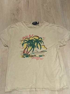 Polo t-shirt! - Polo T-shirt, S, vit, ny pris 749! Dm vid frågor! 