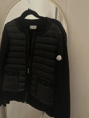 Moncler cardigan  - Sååå fin sitter som S