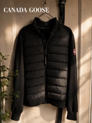 Canada goose cardigan  - En perfekt cardigan inför hösten funkar även under vintern och våren. Kvitto finns, köptes för 6700kr.