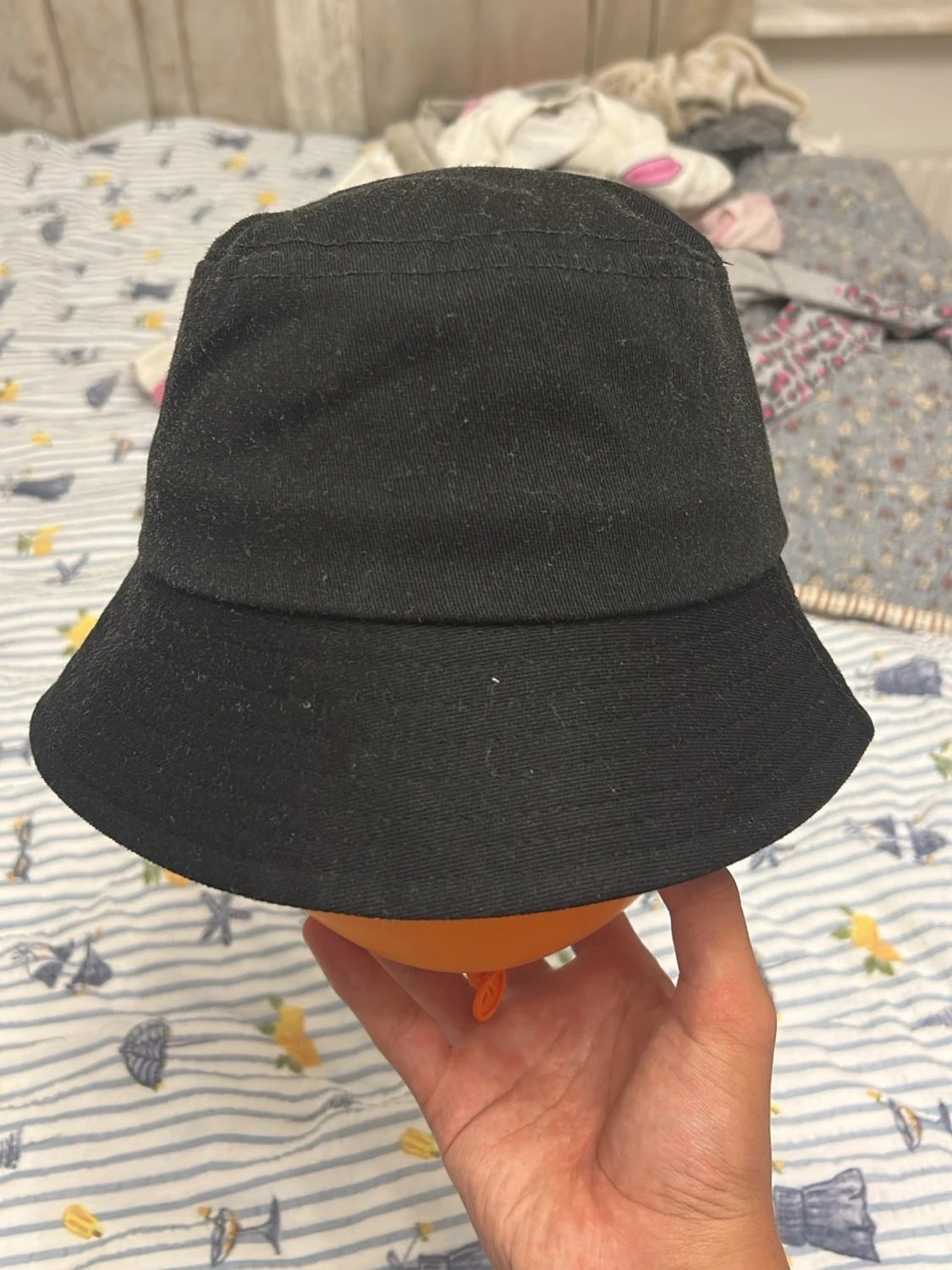 Svart bucket  - 3